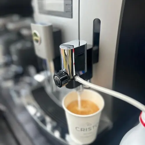 Jura W8 making cappuccino